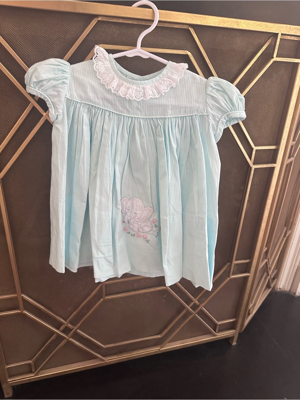 Women's exchange of Memphis, elephant dress, baby girls size 1 (12-18 months)